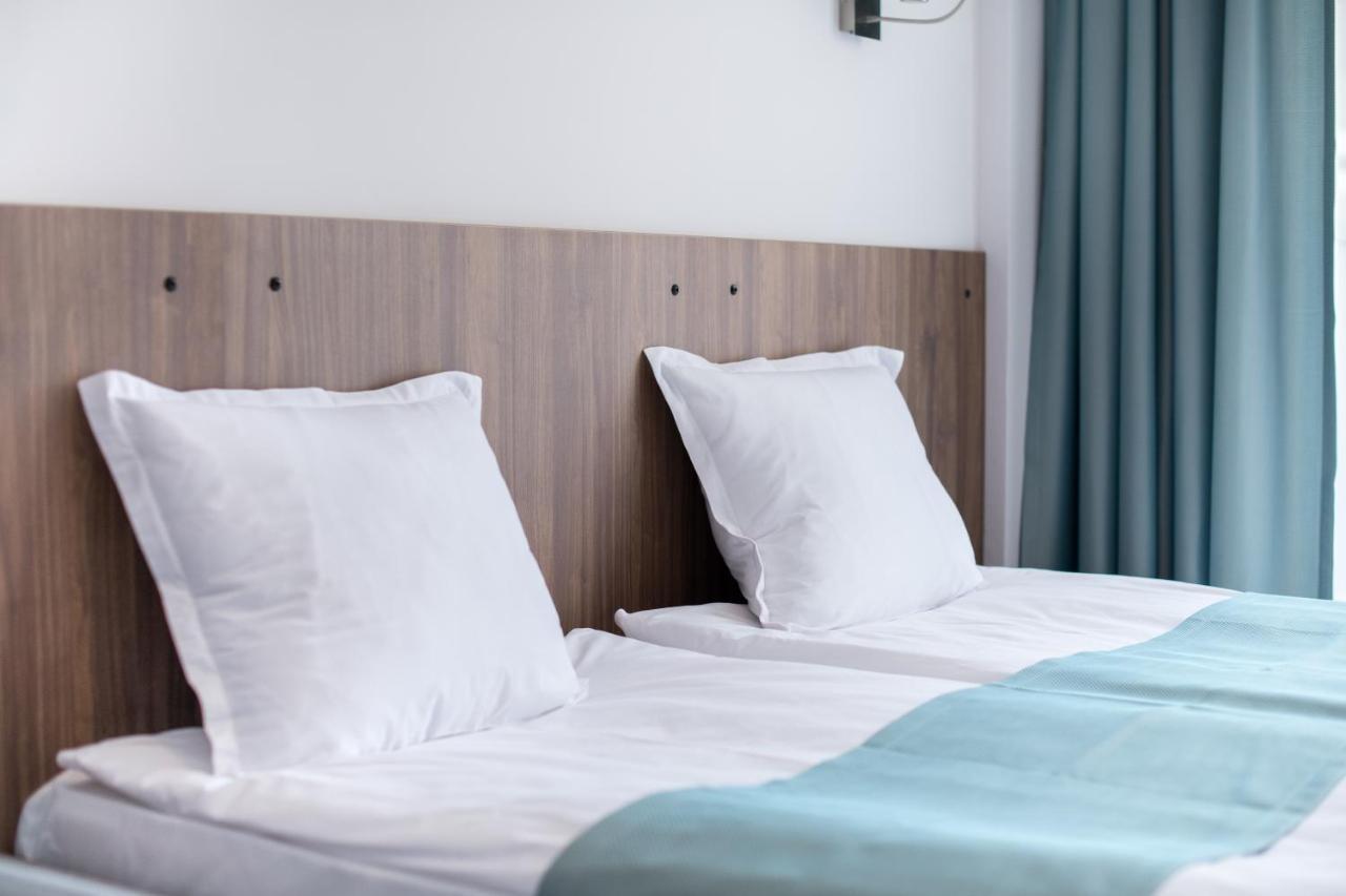 Cinema Hotel プリモルスコ エクステリア 写真